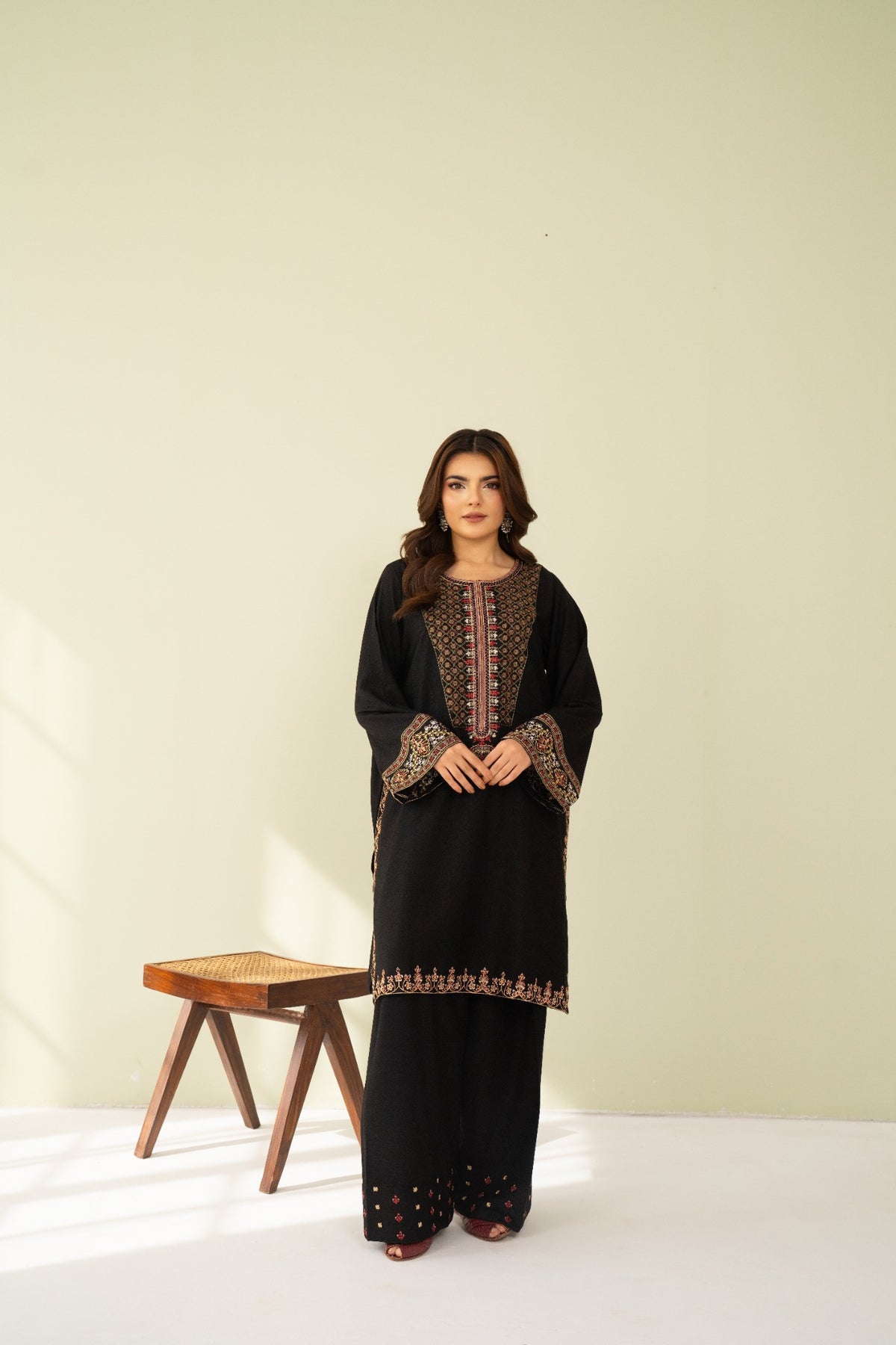 Embroidered 2 Piece Black 0001